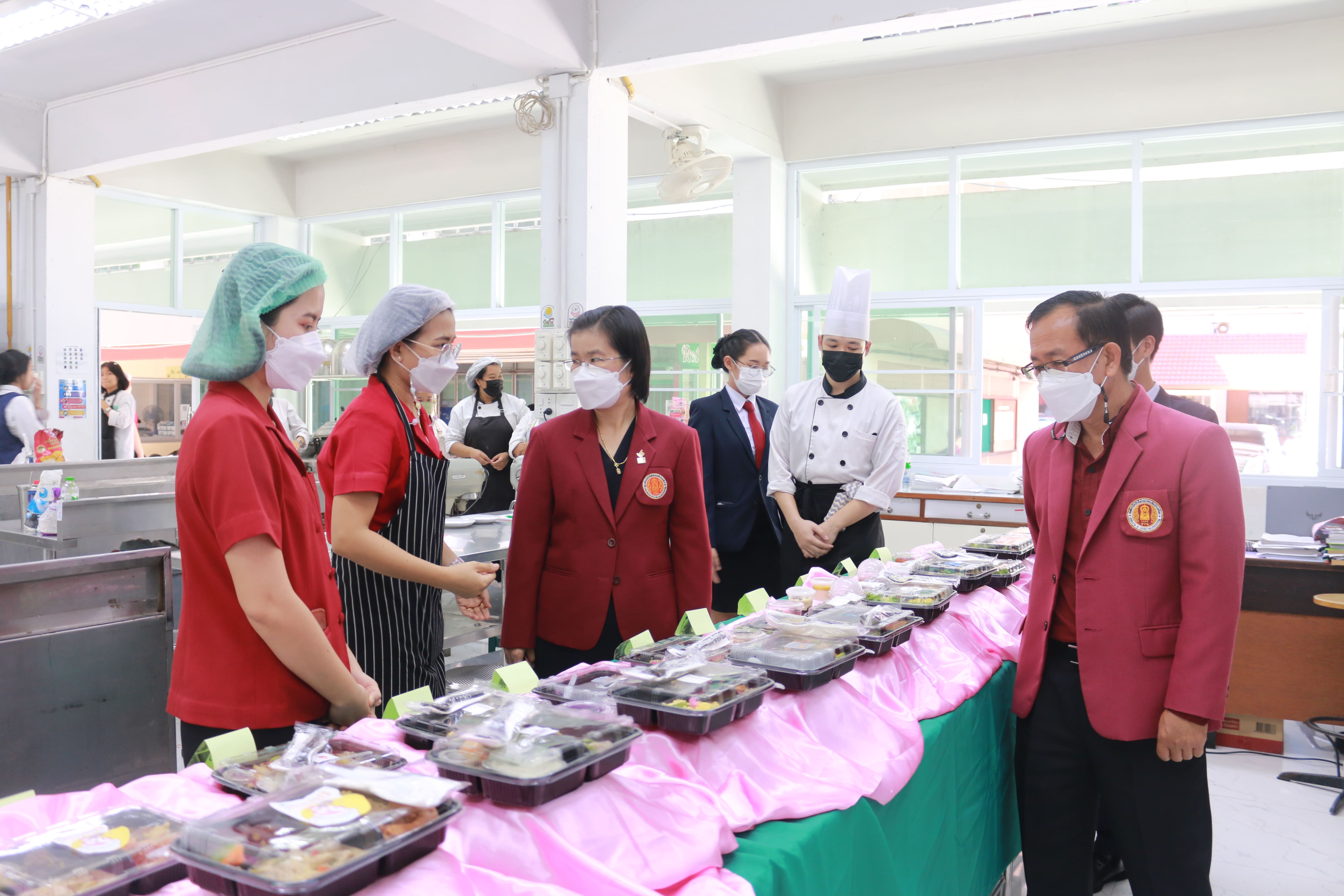 ทักษะการออกแบบและประกอบอาหารไทยสู่  ปวส.