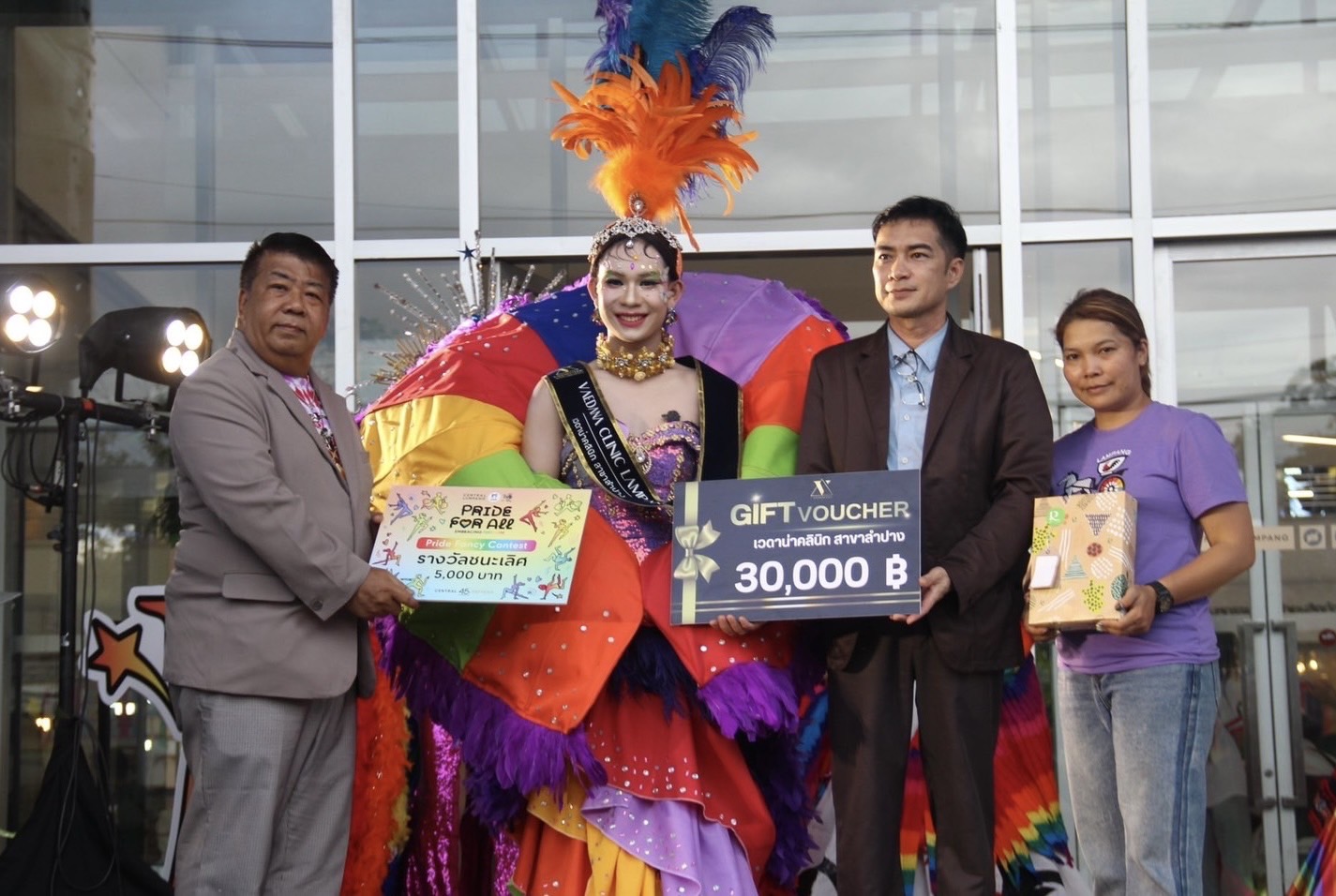 ชนะเลิศการประกวดแต่งกายชุดแฟนซี ในหัวข้อ “The Lampang City of Freedom and Pride”